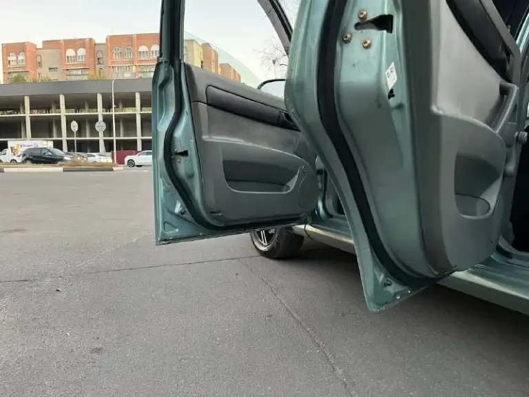 Продам chevrolet лачетти. Год 2006.пробег 197 тыс км подтвержденный автотекой. Объём 1.4.много чего сделано и заменено. Без дтп. Кузов в хорошем состоянии. Сухой не потеет, масло не расходует (капиталился). Ходовая на пять с плюсом, без стуков и скрипов. Хорошая музыка. Стёкла все родные. Без гнилья и рыжиков. Дно, ,пороги завод, обработанные антикором. Кондиционер обслужен и заправлен. Сигнализация, цз, автозапуск. Почти новая летняя резина на литых дисках. Линзованные фары. Авто без финансовых вложений. Состояние сел и поехал. Автотека по запросу. Цена 535 тыс рублей. Осмотр г. Краснодон. Тел +79597023605
📞 Звоните: +7(959)7023605 - фотография - 7