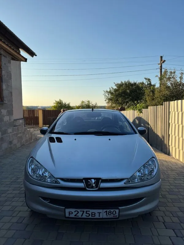 Город: мариуполь
Марка / модель: peugeot 206 cc кабриолет
Год выпуска: 2004
Пробег: 178 000
Двигатель (тип, объем, мощность): 1.6 110 лошадок, бензин
Тип кпп:механика
Владельцев в птс: 1
Срок владения: с 2019 г.
Описание: продаю свою малышку, отрывая от сердца!
С машинкой обращались хорошо, на полном ходу, масло менялось каждые 7 тыс, расходники так же вовремя, машинка пригонялась для себя в 2019 году с европы, крыша в идеальном состоянии, так же есть зимняя резина на штампах и летняя на дисках.
Приветствуется любые проверки.
Цена 650
Контактный телефон: +79493004073 - фотография - 1