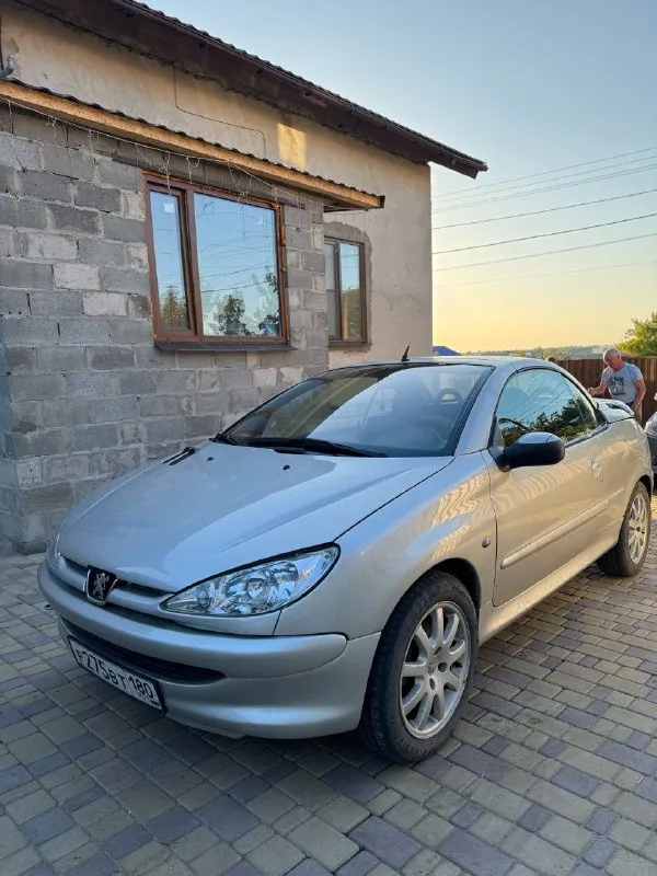 Город: мариуполь
Марка / модель: peugeot 206 cc кабриолет
Год выпуска: 2004
Пробег: 178 000
Двигатель (тип, объем, мощность): 1.6 110 лошадок, бензин
Тип кпп:механика
Владельцев в птс: 1
Срок владения: с 2019 г.
Описание: продаю свою малышку, отрывая от сердца!
С машинкой обращались хорошо, на полном ходу, масло менялось каждые 7 тыс, расходники так же вовремя, машинка пригонялась для себя в 2019 году с европы, крыша в идеальном состоянии, так же есть зимняя резина на штампах и летняя на дисках.
Приветствуется любые проверки.
Цена 650
Контактный телефон: +79493004073 - фотография - 2