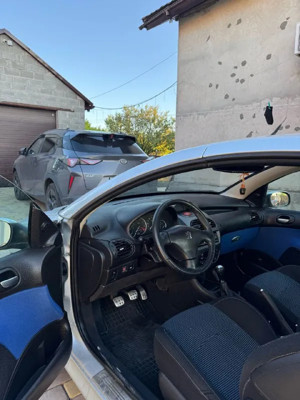 Город: мариуполь
Марка / модель: peugeot 206 cc кабриолет
Год выпуска: 2004
Пробег: 178 000
Двигатель (тип, объем, мощность): 1.6 110 лошадок, бензин
Тип кпп:механика
Владельцев в птс: 1
Срок владения: с 2019 г.
Описание: продаю свою малышку, отрывая от сердца!
С машинкой обращались хорошо, на полном ходу, масло менялось каждые 7 тыс, расходники так же вовремя, машинка пригонялась для себя в 2019 году с европы, крыша в идеальном состоянии, так же есть зимняя резина на штампах и летняя на дисках.
Приветствуется любые проверки.
Цена 650
Контактный телефон: +79493004073 - фотография - 7