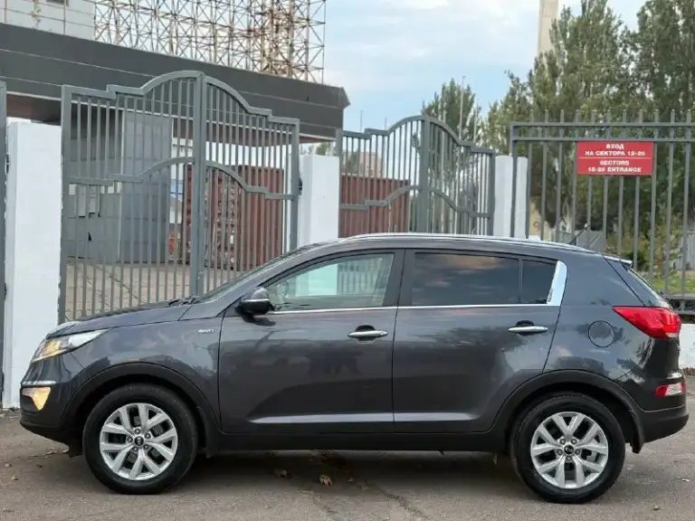 Продам kia sportage 2015 года (рестайлинг) полный привод 4x4 цена 150000 торг ( без дтп родной окрас обслужена от и до. Двигатель работает (идеально) объём - 2.0л. Мотор коробка автомат aisin листает отменно пробег 130 лобовое без трещин, сколов. Круиз-контроль подогрев руля подогрев переднего заднего ряда сидений датчик света дождя задний парктроник камера заднего вида хорошая мультимедиа помощь при спуске все вопросы по телефону +79081827373 феникс +79494737372 - фотография - 6