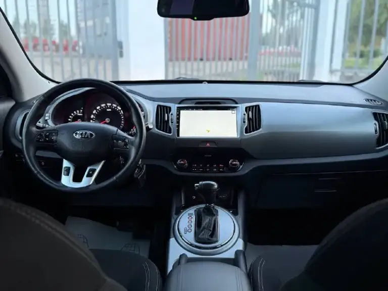 Продам kia sportage 2015 года (рестайлинг) полный привод 4x4 цена 150000 торг ( без дтп родной окрас обслужена от и до. Двигатель работает (идеально) объём - 2.0л. Мотор коробка автомат aisin листает отменно пробег 130 лобовое без трещин, сколов. Круиз-контроль подогрев руля подогрев переднего заднего ряда сидений датчик света дождя задний парктроник камера заднего вида хорошая мультимедиа помощь при спуске все вопросы по телефону +79081827373 феникс +79494737372 - фотография - 7