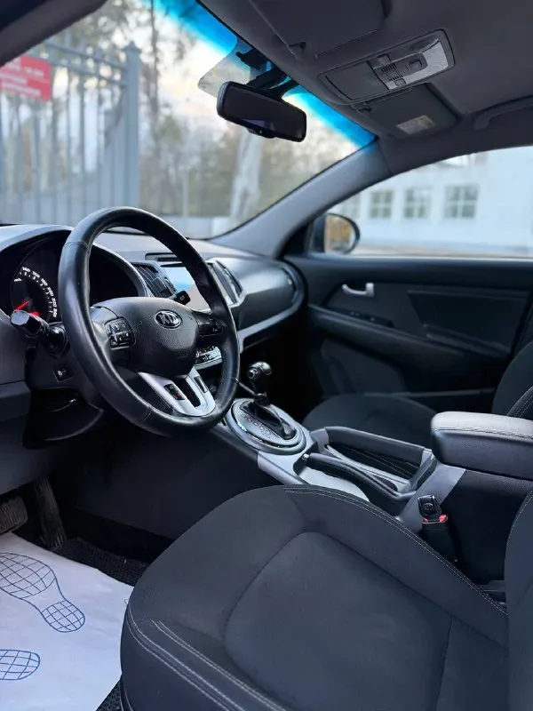 Продам kia sportage 2015 года (рестайлинг) полный привод 4x4 цена 150000 торг ( без дтп родной окрас обслужена от и до. Двигатель работает (идеально) объём - 2.0л. Мотор коробка автомат aisin листает отменно пробег 130 лобовое без трещин, сколов. Круиз-контроль подогрев руля подогрев переднего заднего ряда сидений датчик света дождя задний парктроник камера заднего вида хорошая мультимедиа помощь при спуске все вопросы по телефону +79081827373 феникс +79494737372 - фотография - 8