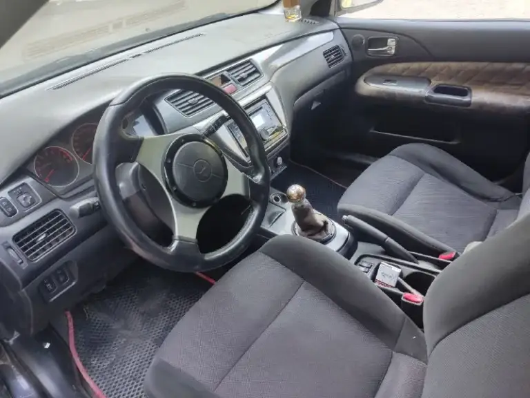 Продам mitsubishi lancer 9 2.0л механика 135 л. С.
Цена: 360 000р ( торг символический)
Год: 2006
Пробег: 295000
Я - владелец с 20г, доки чистые.
10 Тыс. Км назад делал капиталку по стандартным размерам (выработки нет абсолютно).
В машине хороший, приятный салон в алькантаре
Приятная музыка
Гидроусилитель руля
Кондиционер
Подогрев стёкол
Подогрев зеркал
Подогрев передних сидений
Авs
Хороший спортивный выхлоп
Резина : лето r16 литьё mitsubishi ориг. Зима r15 литьё

Из минусов:
Нет ручника
Трещина на лобовом

Г. Донецк
+79495779834 - фотография - 6