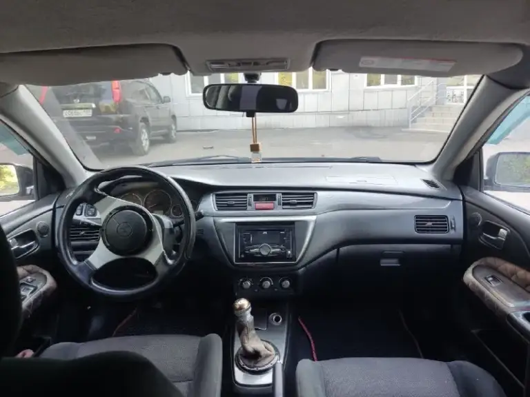 Продам mitsubishi lancer 9 2.0л механика 135 л. С.
Цена: 360 000р ( торг символический)
Год: 2006
Пробег: 295000
Я - владелец с 20г, доки чистые.
10 Тыс. Км назад делал капиталку по стандартным размерам (выработки нет абсолютно).
В машине хороший, приятный салон в алькантаре
Приятная музыка
Гидроусилитель руля
Кондиционер
Подогрев стёкол
Подогрев зеркал
Подогрев передних сидений
Авs
Хороший спортивный выхлоп
Резина : лето r16 литьё mitsubishi ориг. Зима r15 литьё

Из минусов:
Нет ручника
Трещина на лобовом

Г. Донецк
+79495779834 - фотография - 7