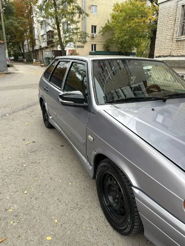 Продам ваз 2114
Состояние отличное. 2009 год. Днище, арки, стаканы все целые, гнилья нет. Машина в моем владении почти полтора года. Ухоженная, мойка каждые 3 дня. Салон чистый, не прокуренный, сиденья не рваные, в чехлах из эко кожи. Техническая часть вся в идеале. Были заменены все датчики, термостат, стартер, все стойки в круг, машина мягкая, все неровности отрабатывает четко. Двери, крылья в грамотной шумо и вибро изоляции. Стоит простая музыка: динамики 16,5 урал тт 2, пищалки machete, сабвуфер урал молот 800, задние овалы, усилитель на саб и овалы, голова пионер. Подсветка ног, эва коврики.
Есть незначительные рыжики по кузову.
Стоит грамотная прошивка, машина динамичная.
Масло менялось каждые 7тыс километров. Крайняя замена масла и воздушного фильтра была 1000 км назад. Новый комплект задних тормозов и троса ручника так же замены 1000 км назад. 1500 назад была замена топливного фильтра.
Юридически чистая машина, без арестов и залогов.
В данный момент нахожусь в
📞 Звоните: +7(903)4185657 - фотография - 3