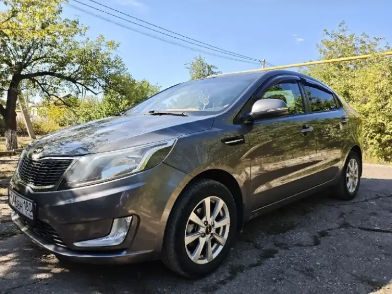 Продам kia rio 2012 года
Не перекуп, личный автомобиль.
Двигатель: 1.6 л
Коробка: автомат
Кузов: седан
Пробег: 144 000 км (родной, любые проверки)
Комплектация: максимальная (prestige)
Автомобиль в отличном состоянии, полностью обслужен и не требует вложений.
Родной окрас, без дтп
Все расходники заменены – масло двс, фильтры, тормозная жидкость, масло
Максимальная комплектация:
Климат-контроль
Обогревы сидений и зеркал
Обогрев руля
Подогрев лобового стекла
Мультируль
Электростеклоподъёмники
Бесключевой доступ
Автозапуск
Led свет на линзах
Handsfree
Сигнализация starline a91
Бортовой компьютер
Usb, aux, bluetooth
2 Смарт ключа
Оригинальные литые диски + штампы на родных колпаках
Резина зима(новая)/лето на дисках
Чистый, ухоженный салон
Ходовая, двигатель и коробка в полном порядке
Надёжный, экономичный, неприхотливый авто
Цена: 1млн
Полный комплект документов, без ограничений и залогов.
Осмотр в (донецк, макеевка)
Звоните или пишите — отвечу на все вопросы: +7 9
📞 Звоните: +7(949)5035309 - фотография - 2
