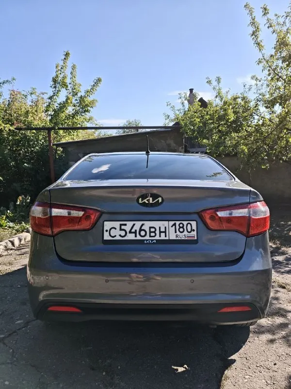 Продам kia rio 2012 года
Не перекуп, личный автомобиль.
Двигатель: 1.6 л
Коробка: автомат
Кузов: седан
Пробег: 144 000 км (родной, любые проверки)
Комплектация: максимальная (prestige)
Автомобиль в отличном состоянии, полностью обслужен и не требует вложений.
Родной окрас, без дтп
Все расходники заменены – масло двс, фильтры, тормозная жидкость, масло
Максимальная комплектация:
Климат-контроль
Обогревы сидений и зеркал
Обогрев руля
Подогрев лобового стекла
Мультируль
Электростеклоподъёмники
Бесключевой доступ
Автозапуск
Led свет на линзах
Handsfree
Сигнализация starline a91
Бортовой компьютер
Usb, aux, bluetooth
2 Смарт ключа
Оригинальные литые диски + штампы на родных колпаках
Резина зима(новая)/лето на дисках
Чистый, ухоженный салон
Ходовая, двигатель и коробка в полном порядке
Надёжный, экономичный, неприхотливый авто
Цена: 1млн
Полный комплект документов, без ограничений и залогов.
Осмотр в (донецк, макеевка)
Звоните или пишите — отвечу на все вопросы: +7 9
📞 Звоните: +7(949)5035309 - фотография - 3