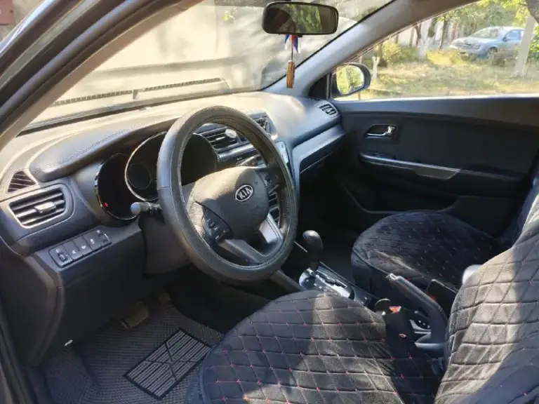 Продам kia rio 2012 года
Не перекуп, личный автомобиль.
Двигатель: 1.6 л
Коробка: автомат
Кузов: седан
Пробег: 144 000 км (родной, любые проверки)
Комплектация: максимальная (prestige)
Автомобиль в отличном состоянии, полностью обслужен и не требует вложений.
Родной окрас, без дтп
Все расходники заменены – масло двс, фильтры, тормозная жидкость, масло
Максимальная комплектация:
Климат-контроль
Обогревы сидений и зеркал
Обогрев руля
Подогрев лобового стекла
Мультируль
Электростеклоподъёмники
Бесключевой доступ
Автозапуск
Led свет на линзах
Handsfree
Сигнализация starline a91
Бортовой компьютер
Usb, aux, bluetooth
2 Смарт ключа
Оригинальные литые диски + штампы на родных колпаках
Резина зима(новая)/лето на дисках
Чистый, ухоженный салон
Ходовая, двигатель и коробка в полном порядке
Надёжный, экономичный, неприхотливый авто
Цена: 1млн
Полный комплект документов, без ограничений и залогов.
Осмотр в (донецк, макеевка)
Звоните или пишите — отвечу на все вопросы: +7 9
📞 Звоните: +7(949)5035309 - фотография - 8