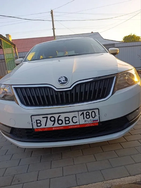 Продам skoda rapid hockey edition 2019 год выпуска в эксплуатации с 2020 года. Двигатель mpi (один из самых надежных )
1.6 Бензин, кпп механика 5 ступка, пробег 97 тыс км, макмимально экономичный расход, по городу 6-7, по шоссе 4-5,
✅ Парктроник перед, зад
✅ Кондиционер
✅ Подогрев сидений
✅ Электро зеркала
✅ Датчик света
Авто в отличном состоянии, 2 комплекта резины ( зима на заводских штампах, лето на легкосплавных дисках )я хозяин, цена 1400 000 рублей (торг у капота ), доп информация по телефону, макс, телеграм +79493216287 авто находиться в городе шахтерск
📞 Звоните: +7(949)3216287 - фотография - 1