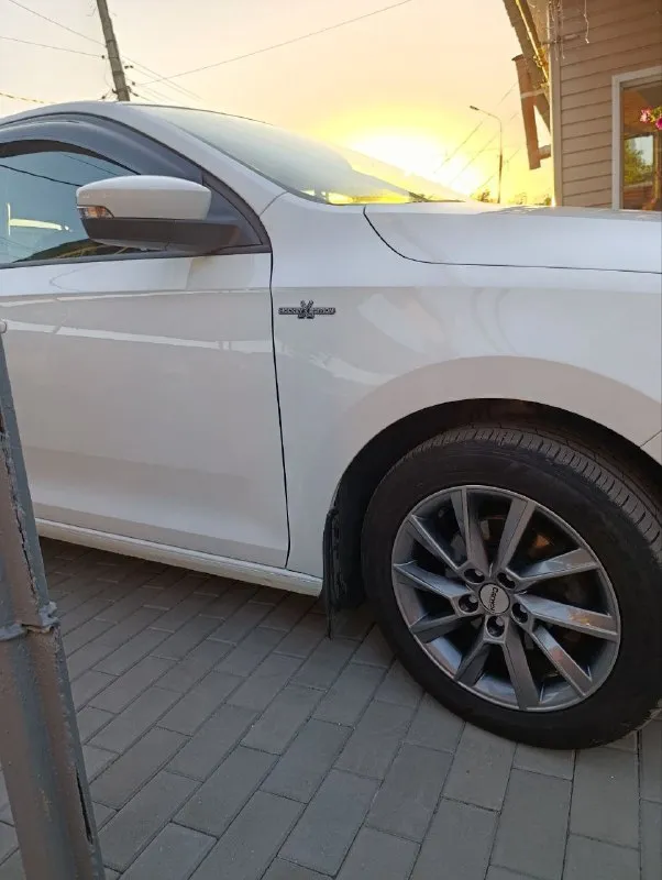 Продам skoda rapid hockey edition 2019 год выпуска в эксплуатации с 2020 года. Двигатель mpi (один из самых надежных )
1.6 Бензин, кпп механика 5 ступка, пробег 97 тыс км, макмимально экономичный расход, по городу 6-7, по шоссе 4-5,
✅ Парктроник перед, зад
✅ Кондиционер
✅ Подогрев сидений
✅ Электро зеркала
✅ Датчик света
Авто в отличном состоянии, 2 комплекта резины ( зима на заводских штампах, лето на легкосплавных дисках )я хозяин, цена 1400 000 рублей (торг у капота ), доп информация по телефону, макс, телеграм +79493216287 авто находиться в городе шахтерск
📞 Звоните: +7(949)3216287 - фотография - 2