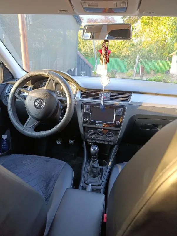 Продам skoda rapid hockey edition 2019 год выпуска в эксплуатации с 2020 года. Двигатель mpi (один из самых надежных )
1.6 Бензин, кпп механика 5 ступка, пробег 97 тыс км, макмимально экономичный расход, по городу 6-7, по шоссе 4-5,
✅ Парктроник перед, зад
✅ Кондиционер
✅ Подогрев сидений
✅ Электро зеркала
✅ Датчик света
Авто в отличном состоянии, 2 комплекта резины ( зима на заводских штампах, лето на легкосплавных дисках )я хозяин, цена 1400 000 рублей (торг у капота ), доп информация по телефону, макс, телеграм +79493216287 авто находиться в городе шахтерск
📞 Звоните: +7(949)3216287 - фотография - 4