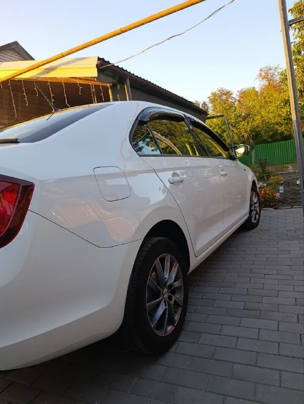 Продам skoda rapid hockey edition 2019 год выпуска в эксплуатации с 2020 года. Двигатель mpi (один из самых надежных )
1.6 Бензин, кпп механика 5 ступка, пробег 97 тыс км, макмимально экономичный расход, по городу 6-7, по шоссе 4-5,
✅ Парктроник перед, зад
✅ Кондиционер
✅ Подогрев сидений
✅ Электро зеркала
✅ Датчик света
Авто в отличном состоянии, 2 комплекта резины ( зима на заводских штампах, лето на легкосплавных дисках )я хозяин, цена 1400 000 рублей (торг у капота ), доп информация по телефону, макс, телеграм +79493216287 авто находиться в городе шахтерск
📞 Звоните: +7(949)3216287 - фотография - 6