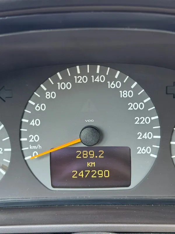 Продам собственный автомобиль mercedes e280, w210, 2001 года выпуска, , задний привод, в кузове черного цвета, комплектация avantgarde, vin: wdb2100631b308912.
Пробег: 247 290 км.
Один собственник. Автомобиль приобретен новым в автосалоне. Обслужен. Два комплекта шин. Два ключа. Гаражное хранение. Юридически чист.
Автомобиль находится в городе донецке донецкой народной республики.
Возможен показ автомобиля в вашем городе либо путем видеосвязи.
Стоимость - 900 000₽
К. Т. +79493053411
📞 Звоните: +7(949)3053411 - фотография - 9
