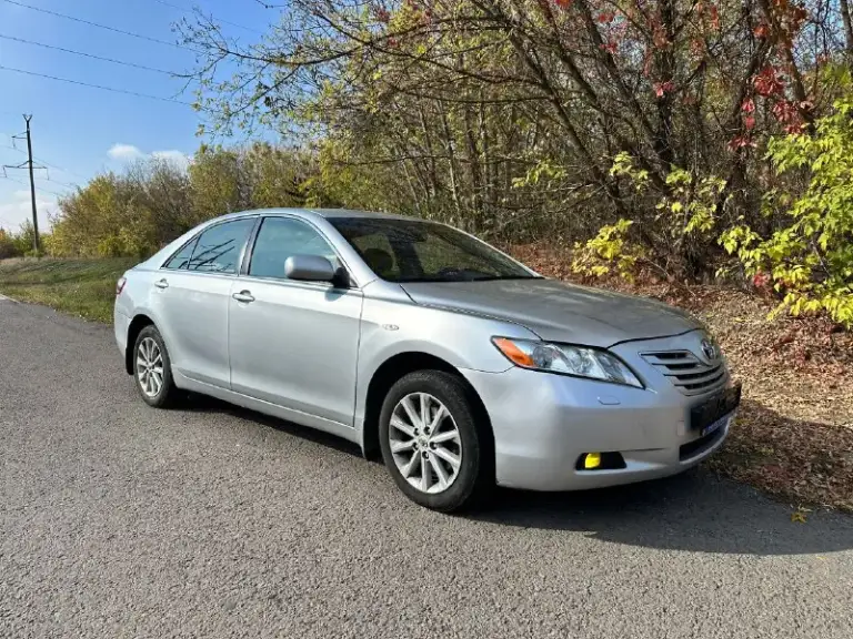 Срочная цена !!
Toyota camry 2007
Мотор 2.4, акпп
Состояние отличное, мотор работает четко, без нареканий, коробка так же работает отлично, ходовка полностью обслужена, без лишних звуков! Комплектация: подогрев седений, зеркал, стекол, складывание зеркал, мультруль, двухзонный климат (заправлен), велюровый салон, отделка деревом, датчик света/дождя, хорошие колонки, дорогостоящая магнитола! А так же установлена линзованная оптика, с двухцветными туманками, свет на 10/10, коррозии нет! Машина обслужена и готова к поездкам на любые расстояния, по документам полный порядок !! Автотека хорошая! Стоимость 835 торг !
Машина в донецке, звоните +79494815929 - фотография - 2