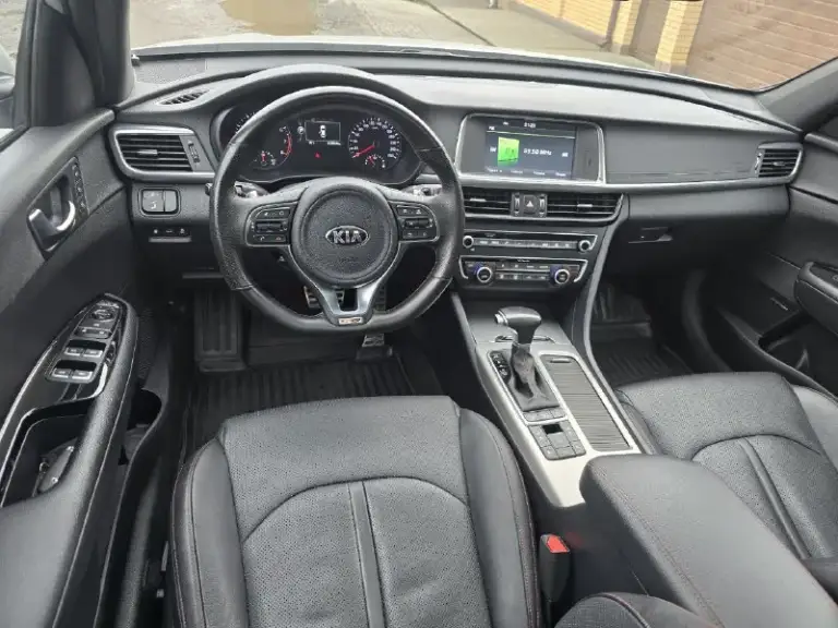 Kia optima gt
1975.000
+79289056462
147 Родной подтверждённый пробег
Полностью зелёная автотека
Здравствуйте, продаю kia optima в максимальной комплектации и в идеальном состоянии. 🥳
В таком состоянии, думаю осталось очень мало optim gt line.
И так, машина полностью в заводском окрасе. Без единой крашеной детали. ✅️
Один хозяин. ✅️
147 Т км родной подтверждённый пробег. ✅️
Полностью зелёная автотека ✅️
Обслужена и не требует вложений, все длалось и менялось вовремя. ✅️
Родной птс ✅️
Родное остекление и лобовое в том числе ✅️
Для тех кто ищет, целую и ухоженную машину. 🥳
Двигатель работает на 5+. Реально без употребления масла. Замена каждые 6-7 т км. И советую так и менять с такой периодичностью. 👌
Акпп переключает очень мягко и быстро. Была замена масла, частичная на 60 т км и на 120 т км. Следующая замена на 180 т км. 👌 - фотография - 9