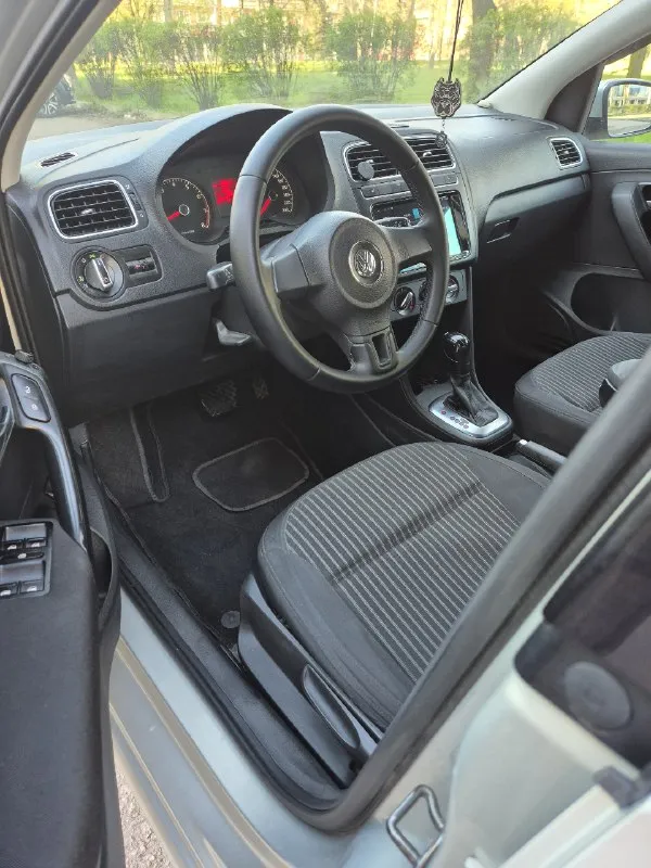 Продам volkswagen polo 2010г
Двигатель 1,6л бензин
Автомат 6-ступка
Пробег 200000км
Дополнительно установлена магнитола с камерой заднего вида.
Стоит сигнализация scher-khan logicar.
2 Комплекта колёс зима/лето
2 Комплекта ковриков зима/лето
Состояние хорошее, ничего не гремит не стучит, любые проверки на сто.
Я собственник.
Осмотр г. Донецк
Цена 880000р
+79493207385
📞 Звоните: +7(949)3207385 - фотография - 7