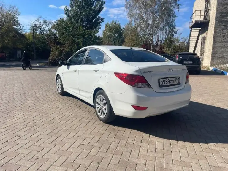 Доброе время суток. Продаю свою машину. Hyundai solaris 2013 год. Не битая некрашена, очень бережно эксплуатация, салон чистой ухоженный не прокуренный, двигатель в идеальном состоянии не дымит ни масло от замены до замены не капли не расходует. Коробка плавно переключает ничего не выбивает, по ходовой части нареканий вообще нету машина обслуживана заказ наряда 2013 года на руках. Резина летняя хорошая. Стоит android двух диновый с камерой заднего вида с навигации. Мультируль. Очень экономичный автомобиль по городу до 7 л на 100 км. Осмотр город донецк цена 870 т. ₽ торг хороший реальному покупателю у капота!!!обмен цена на обмен другая
+79496325714
📞 Звоните: +7(949)6325714 - фотография - 1