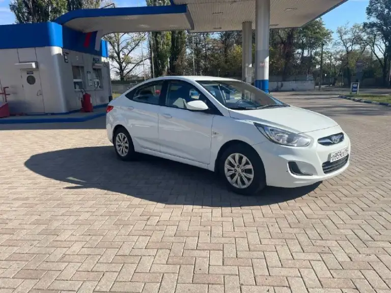 Доброе время суток. Продаю свою машину. Hyundai solaris 2013 год. Не битая некрашена, очень бережно эксплуатация, салон чистой ухоженный не прокуренный, двигатель в идеальном состоянии не дымит ни масло от замены до замены не капли не расходует. Коробка плавно переключает ничего не выбивает, по ходовой части нареканий вообще нету машина обслуживана заказ наряда 2013 года на руках. Резина летняя хорошая. Стоит android двух диновый с камерой заднего вида с навигации. Мультируль. Очень экономичный автомобиль по городу до 7 л на 100 км. Осмотр город донецк цена 870 т. ₽ торг хороший реальному покупателю у капота!!!обмен цена на обмен другая
+79496325714
📞 Звоните: +7(949)6325714 - фотография - 3