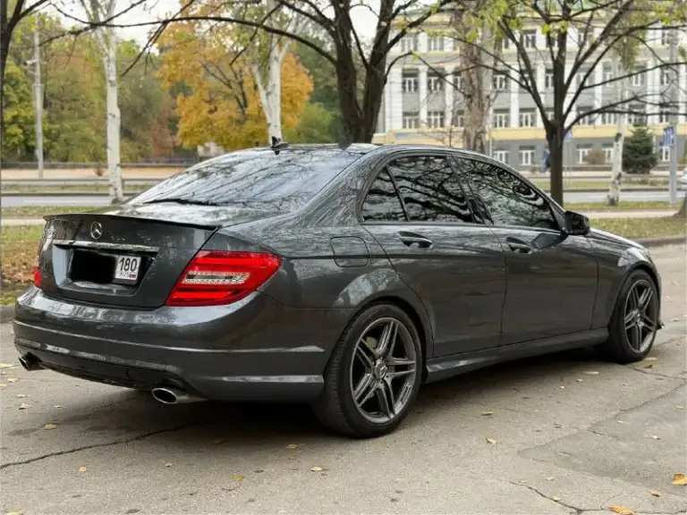 Mercedes-benz w204 c350 (272 л. С) 7g-tronic, 2009 год, пробег 274т. Км, переодета в рест. Отличное состояние, обслужена. Диски r18, новая летняя резина(зима проехала один сезон) замена масла каждые 7 тысяч. Amg пакет, черный потолок, фары оригинал intelligent light system, круиз-контроль, широкий экран, память сидений, музыка harman kardon, люк. Цена 1550000 торг! +79496416594 - фотография - 1