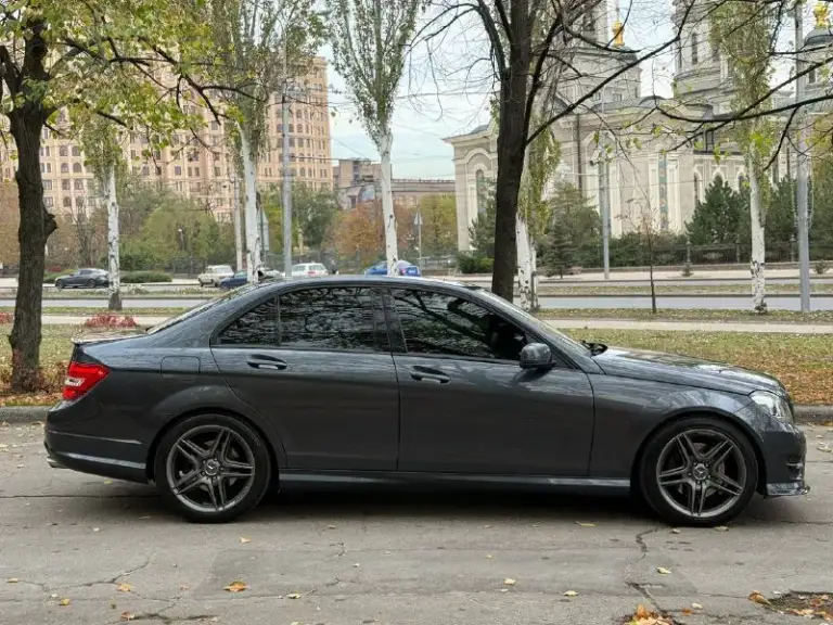 Mercedes-benz w204 c350 (272 л. С) 7g-tronic, 2009 год, пробег 274т. Км, переодета в рест. Отличное состояние, обслужена. Диски r18, новая летняя резина(зима проехала один сезон) замена масла каждые 7 тысяч. Amg пакет, черный потолок, фары оригинал intelligent light system, круиз-контроль, широкий экран, память сидений, музыка harman kardon, люк. Цена 1550000 торг! +79496416594 - фотография - 2
