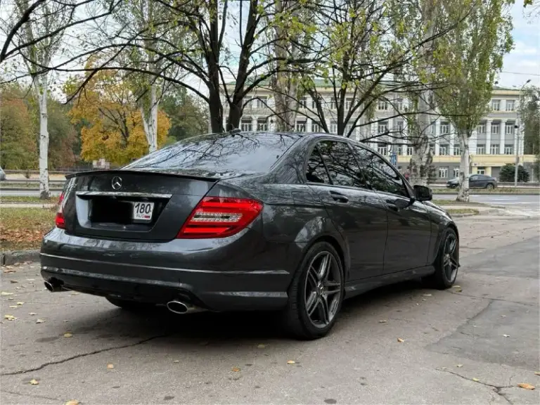 Mercedes-benz w204 c350 (272 л. С) 7g-tronic, 2009 год, пробег 274т. Км, переодета в рест. Отличное состояние, обслужена. Диски r18, новая летняя резина(зима проехала один сезон) замена масла каждые 7 тысяч. Amg пакет, черный потолок, фары оригинал intelligent light system, круиз-контроль, широкий экран, память сидений, музыка harman kardon, люк. Цена 1550000 торг! +79496416594 - фотография - 7