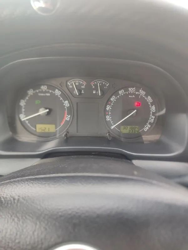 Продам skoda октавия тур универсал 2004 г. Мотор 2.0 бензин(150л. С), мкпп, пробег 301900,машиной владею с 2021 года, по авто :новая рулевая рейка, вырезан каталик(отшит), ходовка пересыпана, на 265000 откапитален двигатель,   новый акб, климат работает идеально, кондер заправлен, гур, абс, asr, подогрев передних сидений, стеклоподъёмники в круг
Отдам комплект штампов с зимой лысой, по резине лето норм на сезон смело, есть ещё две зимы в норм. Состоянии можно назад кинуть
По кузову:кузов оцинкован в заводской обработке, на гниль и намёков нет
Из косяков:потолок в салоне, глушитель
Хороший семейный автомобиль, ни разу не подводил, осмотр киевский район(район донецк сити) после 16-00
Цена:470 000
+79493519532 Звоните
📞 Звоните: +7(949)3519532 - фотография - 5