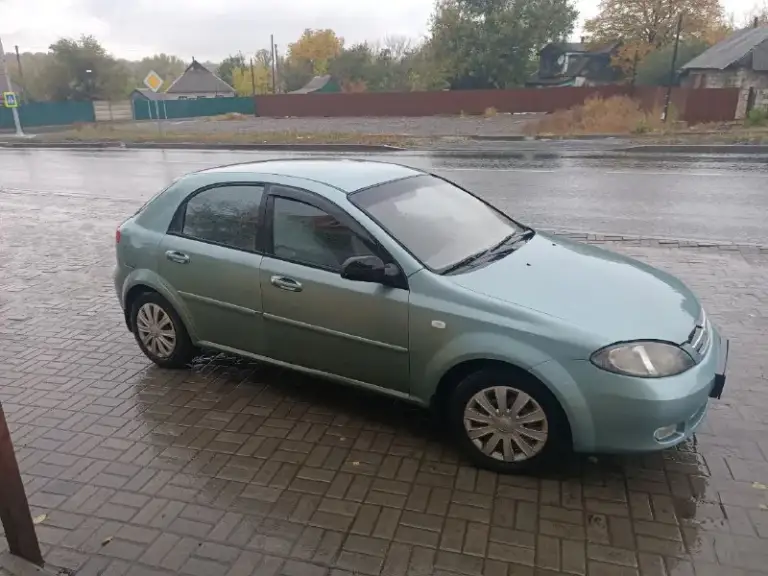 Продам лаччети 2007 года. Мотор 1.6 с пробегом 270 тысяч. 4 эл. Стеклоподъемника, эл. Регулировка зеркал, кондиционер, гур, центральный замок, 2 ключа. Цена 390000 тысяч срочно. Телефон +79494898680 - фотография - 3