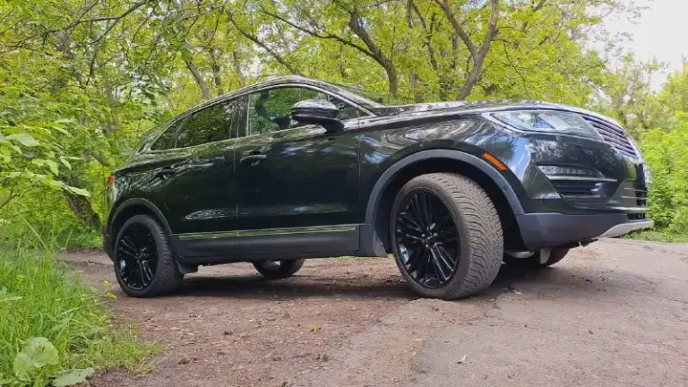Цена 2 400 000 руб. +79493137313
2015 Год. Родной пробег 200 000 км
Lincoln mkc performance
Автомобиль имеет три режима: комфортный, обычный, спортивный. Меняется усилие на руле, подвеска становится жёстче или мягче, переключение передач на более высоких или низких оборотах.
Надежный мотор ford 2.3 на 285 л. С. (240 в птс без лишних налогов) такой-же устанавливают на мустанг. Разгон 0-100 = 6.5 с. Не расходует масло вообще от замены до замены. Изнутри чистый (без отложений горелого масла). Отсутствуют какие-либо течи или запотевания в том числе и на турбине.
Подогрев всех сидений, кондиционер (вентиляция) передних сидений, электро регилировка и подогрев руля, подрулевые лепестки переключения передач в ручном режиме, двойные стекла, складывание зеркал при закрытии авто, панорамная крыша с люком, камера заднего вида с разными вариантами настройки, парктроники перед и зад, адаптивный круиз контроль и свет, удержание в полосе с подруливанием, предупреждение о резком сближении
📞 Звоните: +7(949)3137313 - фотография - 2