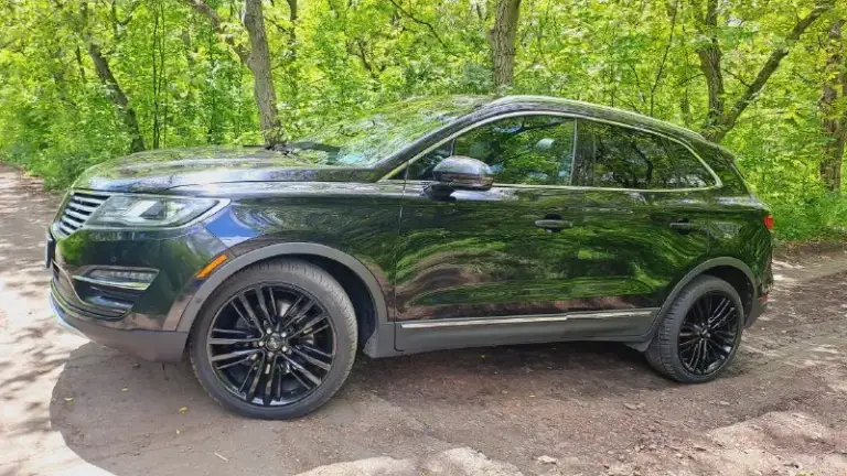 Цена 2 400 000 руб. +79493137313
2015 Год. Родной пробег 200 000 км
Lincoln mkc performance
Автомобиль имеет три режима: комфортный, обычный, спортивный. Меняется усилие на руле, подвеска становится жёстче или мягче, переключение передач на более высоких или низких оборотах.
Надежный мотор ford 2.3 на 285 л. С. (240 в птс без лишних налогов) такой-же устанавливают на мустанг. Разгон 0-100 = 6.5 с. Не расходует масло вообще от замены до замены. Изнутри чистый (без отложений горелого масла). Отсутствуют какие-либо течи или запотевания в том числе и на турбине.
Подогрев всех сидений, кондиционер (вентиляция) передних сидений, электро регилировка и подогрев руля, подрулевые лепестки переключения передач в ручном режиме, двойные стекла, складывание зеркал при закрытии авто, панорамная крыша с люком, камера заднего вида с разными вариантами настройки, парктроники перед и зад, адаптивный круиз контроль и свет, удержание в полосе с подруливанием, предупреждение о резком сближении
📞 Звоните: +7(949)3137313 - фотография - 3
