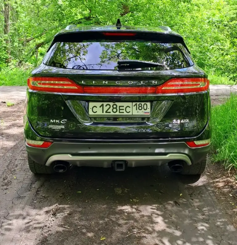 Цена 2 400 000 руб. +79493137313
2015 Год. Родной пробег 200 000 км
Lincoln mkc performance
Автомобиль имеет три режима: комфортный, обычный, спортивный. Меняется усилие на руле, подвеска становится жёстче или мягче, переключение передач на более высоких или низких оборотах.
Надежный мотор ford 2.3 на 285 л. С. (240 в птс без лишних налогов) такой-же устанавливают на мустанг. Разгон 0-100 = 6.5 с. Не расходует масло вообще от замены до замены. Изнутри чистый (без отложений горелого масла). Отсутствуют какие-либо течи или запотевания в том числе и на турбине.
Подогрев всех сидений, кондиционер (вентиляция) передних сидений, электро регилировка и подогрев руля, подрулевые лепестки переключения передач в ручном режиме, двойные стекла, складывание зеркал при закрытии авто, панорамная крыша с люком, камера заднего вида с разными вариантами настройки, парктроники перед и зад, адаптивный круиз контроль и свет, удержание в полосе с подруливанием, предупреждение о резком сближении
📞 Звоните: +7(949)3137313 - фотография - 4