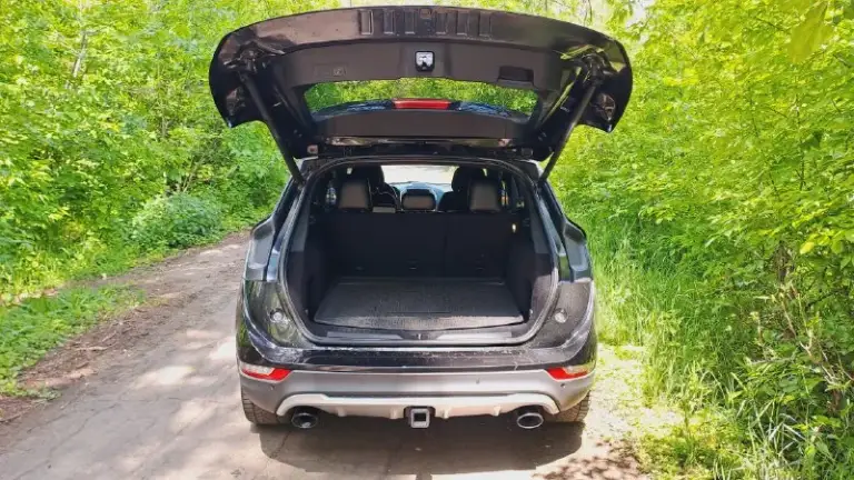 Цена 2 400 000 руб. +79493137313
2015 Год. Родной пробег 200 000 км
Lincoln mkc performance
Автомобиль имеет три режима: комфортный, обычный, спортивный. Меняется усилие на руле, подвеска становится жёстче или мягче, переключение передач на более высоких или низких оборотах.
Надежный мотор ford 2.3 на 285 л. С. (240 в птс без лишних налогов) такой-же устанавливают на мустанг. Разгон 0-100 = 6.5 с. Не расходует масло вообще от замены до замены. Изнутри чистый (без отложений горелого масла). Отсутствуют какие-либо течи или запотевания в том числе и на турбине.
Подогрев всех сидений, кондиционер (вентиляция) передних сидений, электро регилировка и подогрев руля, подрулевые лепестки переключения передач в ручном режиме, двойные стекла, складывание зеркал при закрытии авто, панорамная крыша с люком, камера заднего вида с разными вариантами настройки, парктроники перед и зад, адаптивный круиз контроль и свет, удержание в полосе с подруливанием, предупреждение о резком сближении
📞 Звоните: +7(949)3137313 - фотография - 5