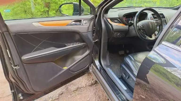 Цена 2 400 000 руб. +79493137313
2015 Год. Родной пробег 200 000 км
Lincoln mkc performance
Автомобиль имеет три режима: комфортный, обычный, спортивный. Меняется усилие на руле, подвеска становится жёстче или мягче, переключение передач на более высоких или низких оборотах.
Надежный мотор ford 2.3 на 285 л. С. (240 в птс без лишних налогов) такой-же устанавливают на мустанг. Разгон 0-100 = 6.5 с. Не расходует масло вообще от замены до замены. Изнутри чистый (без отложений горелого масла). Отсутствуют какие-либо течи или запотевания в том числе и на турбине.
Подогрев всех сидений, кондиционер (вентиляция) передних сидений, электро регилировка и подогрев руля, подрулевые лепестки переключения передач в ручном режиме, двойные стекла, складывание зеркал при закрытии авто, панорамная крыша с люком, камера заднего вида с разными вариантами настройки, парктроники перед и зад, адаптивный круиз контроль и свет, удержание в полосе с подруливанием, предупреждение о резком сближении
📞 Звоните: +7(949)3137313 - фотография - 6