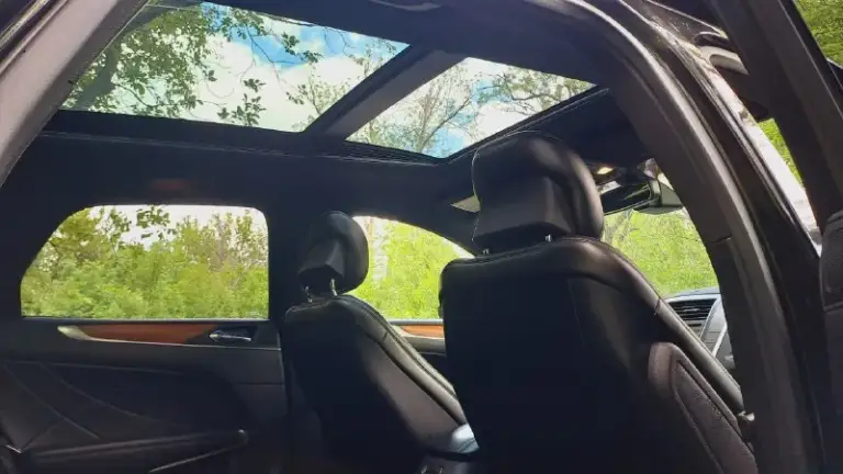 Цена 2 400 000 руб. +79493137313
2015 Год. Родной пробег 200 000 км
Lincoln mkc performance
Автомобиль имеет три режима: комфортный, обычный, спортивный. Меняется усилие на руле, подвеска становится жёстче или мягче, переключение передач на более высоких или низких оборотах.
Надежный мотор ford 2.3 на 285 л. С. (240 в птс без лишних налогов) такой-же устанавливают на мустанг. Разгон 0-100 = 6.5 с. Не расходует масло вообще от замены до замены. Изнутри чистый (без отложений горелого масла). Отсутствуют какие-либо течи или запотевания в том числе и на турбине.
Подогрев всех сидений, кондиционер (вентиляция) передних сидений, электро регилировка и подогрев руля, подрулевые лепестки переключения передач в ручном режиме, двойные стекла, складывание зеркал при закрытии авто, панорамная крыша с люком, камера заднего вида с разными вариантами настройки, парктроники перед и зад, адаптивный круиз контроль и свет, удержание в полосе с подруливанием, предупреждение о резком сближении
📞 Звоните: +7(949)3137313 - фотография - 8