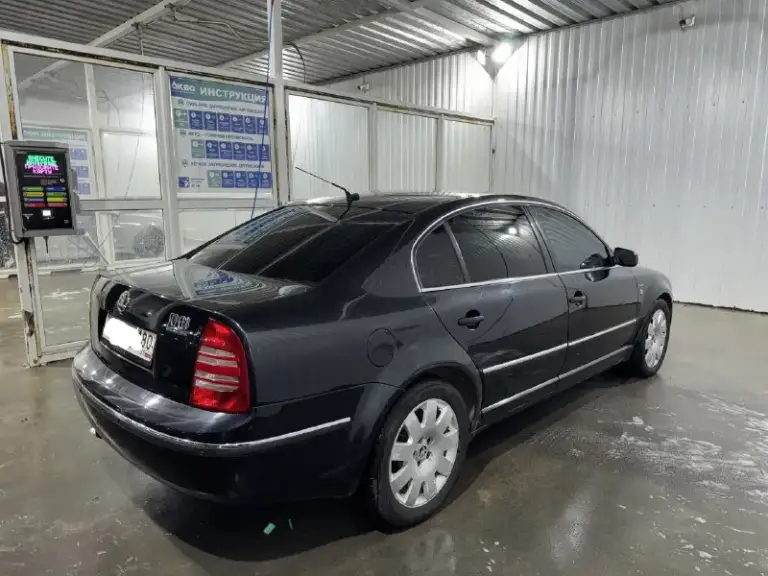 Skoda superb 2.5 tdi
2006 Год
Комплектация: 100 edition 🔥 🔥 🔥
-Подогрев заднего стекла
-Подогрев передних и задних сидений
-Подогрев боковых зеркал
-Кожаный салон
-Солнечные батареи в люке ( циркулирует воздух в салоне летом, на заглушенной машине )
-Электролегулировка боковых зеркал
-Память водительского сидения
-Электропривод передних сидений
- Недешёвая android магнитола
- Мульти руль
- Круиз контроль
Машина в хорошем состоянии, полностью обслуженная подвеска и двигатель ( менял грм и все вытекающее в конце июля).
Машина-сел, поехал.
Стоят оригинальные 17-тые диски, отдам зимнюю резину на нее ( отъездила один сезон) и два комплекта ковриков.
Владею машиной 2 года.
По документам абсолютно чистая.
Телефон : +79493826858 ( донецк), звонить до 22:00
Цена : 685000 руб. Торг у капота
📞 Звоните: +7(949)3826858 - фотография - 3
