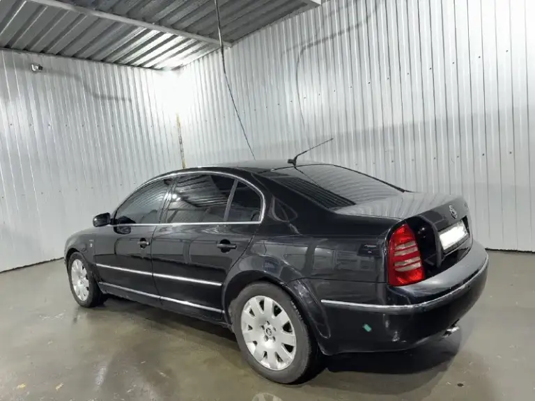 Skoda superb 2.5 tdi
2006 Год
Комплектация: 100 edition 🔥 🔥 🔥
-Подогрев заднего стекла
-Подогрев передних и задних сидений
-Подогрев боковых зеркал
-Кожаный салон
-Солнечные батареи в люке ( циркулирует воздух в салоне летом, на заглушенной машине )
-Электролегулировка боковых зеркал
-Память водительского сидения
-Электропривод передних сидений
- Недешёвая android магнитола
- Мульти руль
- Круиз контроль
Машина в хорошем состоянии, полностью обслуженная подвеска и двигатель ( менял грм и все вытекающее в конце июля).
Машина-сел, поехал.
Стоят оригинальные 17-тые диски, отдам зимнюю резину на нее ( отъездила один сезон) и два комплекта ковриков.
Владею машиной 2 года.
По документам абсолютно чистая.
Телефон : +79493826858 ( донецк), звонить до 22:00
Цена : 685000 руб. Торг у капота
📞 Звоните: +7(949)3826858 - фотография - 4