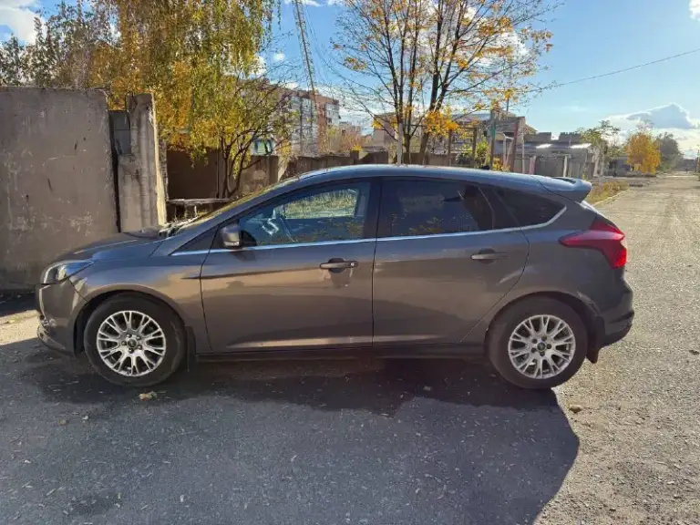 Продам ford focus 3 titanium, 2014 год
Объем двигателя 2.0 150л. С.
Коробка автомат
Пробег 212 000 км
В максимальной комплектации: климат контроль, круиз контроль, мультируль, 4 электрических стеклоподъемника, подогрев передних сидений, электро привод зеркал, датчик дождя, обогрев лобового стекла, мультимедиа и т. Д. Имеется все для комфортной езды.
Документы в порядке, учет рф.
Цена 870.000. Возможен торг
+79493380297 - фотография - 5