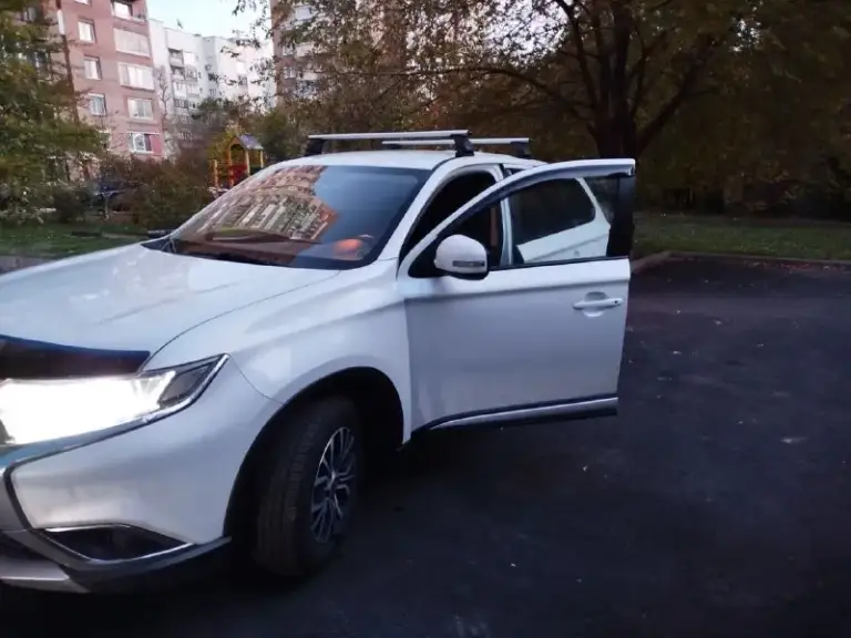 Продам свой автомобиль mitsubishi outlander 3 2015г, двигатель2.0л, установлено гбо, второй владелец, не пригон (покупался в мною в пятигорске), хорошее состояние, полностью обслужена, 2 комплекта хорошей резины на дисках, не бит, не крашен, цена 1550000, хорошему человеку - хороший торг.
По телефону не торгуюсь, звоните всë расскажу и покажу.
+79493359056(Никита)
+79493132309(Сергей) - фотография - 3
