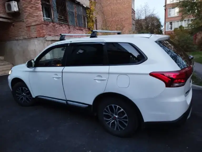 Продам свой автомобиль mitsubishi outlander 3 2015г, двигатель2.0л, установлено гбо, второй владелец, не пригон (покупался в мною в пятигорске), хорошее состояние, полностью обслужена, 2 комплекта хорошей резины на дисках, не бит, не крашен, цена 1550000, хорошему человеку - хороший торг.
По телефону не торгуюсь, звоните всë расскажу и покажу.
+79493359056(Никита)
+79493132309(Сергей) - фотография - 4