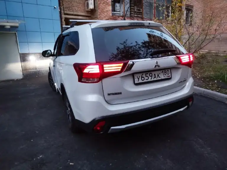 Продам свой автомобиль mitsubishi outlander 3 2015г, двигатель2.0л, установлено гбо, второй владелец, не пригон (покупался в мною в пятигорске), хорошее состояние, полностью обслужена, 2 комплекта хорошей резины на дисках, не бит, не крашен, цена 1550000, хорошему человеку - хороший торг.
По телефону не торгуюсь, звоните всë расскажу и покажу.
+79493359056(Никита)
+79493132309(Сергей) - фотография - 5