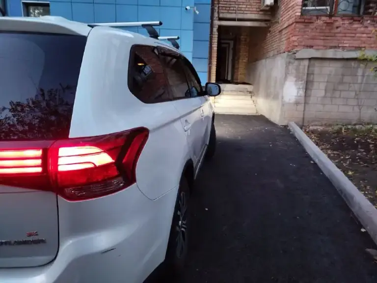Продам свой автомобиль mitsubishi outlander 3 2015г, двигатель2.0л, установлено гбо, второй владелец, не пригон (покупался в мною в пятигорске), хорошее состояние, полностью обслужена, 2 комплекта хорошей резины на дисках, не бит, не крашен, цена 1550000, хорошему человеку - хороший торг.
По телефону не торгуюсь, звоните всë расскажу и покажу.
+79493359056(Никита)
+79493132309(Сергей) - фотография - 7