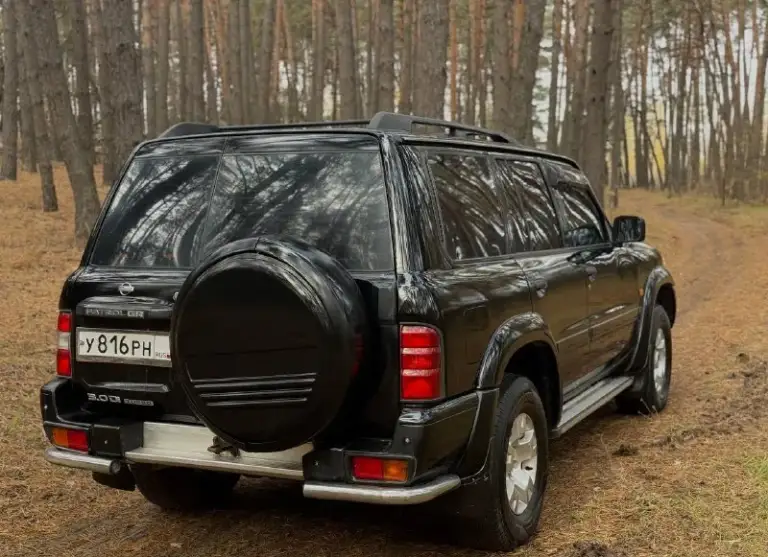 В продаже nissan patrol y61, 3.0 л, турбодизель, рамный, 7-и местный внедорожник, технически обслужен, блокировки и пониженные работают, двигатель и коробка контрактные, установлены прошлой осенью, пробег 185 тыс км, квитанции прикрепил к посл фото (вышли 473 тыс рублей) заменён тнвд, в состоянии нового, на гарантии. Находится в семье с 2008 года, один владелец. Бездорожья не видел, использовался по городу. Зимняя резина и литые диски идут в комплекте. Стоимость 1,2 млн рублей. Обмен не интересен. Территориально смотреть в макеевке (р-н ‘3/5’) контакты : +7(949)4531233 ; +7(951)7679727 - фотография - 6