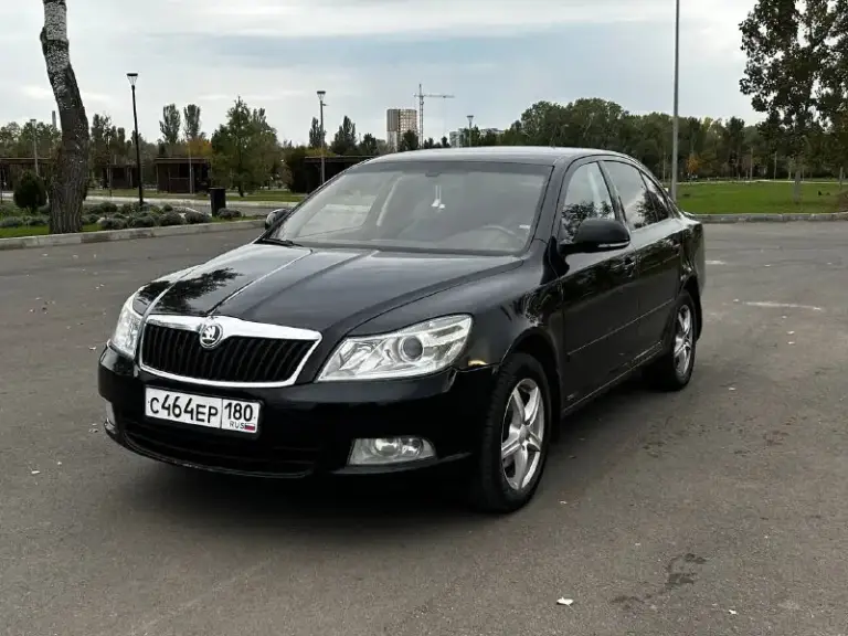 В продаже skoda octavia a5 рестайлинг:
- Цена 1025000+торг;
- Год 2012;
- Мотор 1,8;
- Мкпп;
- Оригинальный пробег 222тыс. ;
- Осмотр г. Мариуполь;
- 5 Владельцев по птс, документы полный порядок, продажа от собственника.
— Передние + задние эсп;
— Abs, esp;
— Подогрев передних сидений;
— Многофункциональное рулевое колесо;
— Круиз контроль;
— Кожаный салон;
— Задние парктроники;
— Подогрев переднего и заднего стекла;
— Датчик дождя и света;
— Регулировка руля по высоте;
— Климат контроль 2-ух зонный;
— Подушки безопасности;
— Заводская сигнализация;
— 8 Динамиков;
— Aux, usb.
Автомобиль на летней резине nokian 205/60/16, в подарок зимняя резина отъездила 1 сезон, yokohama 205/55/16.
По кузову есть вторичные окрасы, также по отчету есть дтп, не критично, безопасность вся на месте, стекла в круг родные кроме лобового (было заменено в связи с наличием следов эксплуатации), страдало лишь навесное, геометрия ровная, все зазоры на местах. Собственник!
📞 +79497427681 Данил - фотография - 1