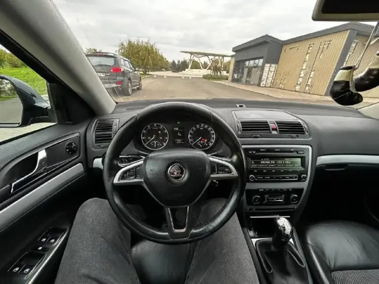 В продаже skoda octavia a5 рестайлинг:
- Цена 1025000+торг;
- Год 2012;
- Мотор 1,8;
- Мкпп;
- Оригинальный пробег 222тыс. ;
- Осмотр г. Мариуполь;
- 5 Владельцев по птс, документы полный порядок, продажа от собственника.
— Передние + задние эсп;
— Abs, esp;
— Подогрев передних сидений;
— Многофункциональное рулевое колесо;
— Круиз контроль;
— Кожаный салон;
— Задние парктроники;
— Подогрев переднего и заднего стекла;
— Датчик дождя и света;
— Регулировка руля по высоте;
— Климат контроль 2-ух зонный;
— Подушки безопасности;
— Заводская сигнализация;
— 8 Динамиков;
— Aux, usb.
Автомобиль на летней резине nokian 205/60/16, в подарок зимняя резина отъездила 1 сезон, yokohama 205/55/16.
По кузову есть вторичные окрасы, также по отчету есть дтп, не критично, безопасность вся на месте, стекла в круг родные кроме лобового (было заменено в связи с наличием следов эксплуатации), страдало лишь навесное, геометрия ровная, все зазоры на местах. Собственник!
📞 +79497427681 Данил - фотография - 10