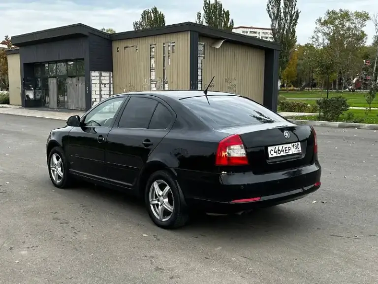 В продаже skoda octavia a5 рестайлинг:
- Цена 1025000+торг;
- Год 2012;
- Мотор 1,8;
- Мкпп;
- Оригинальный пробег 222тыс. ;
- Осмотр г. Мариуполь;
- 5 Владельцев по птс, документы полный порядок, продажа от собственника.
— Передние + задние эсп;
— Abs, esp;
— Подогрев передних сидений;
— Многофункциональное рулевое колесо;
— Круиз контроль;
— Кожаный салон;
— Задние парктроники;
— Подогрев переднего и заднего стекла;
— Датчик дождя и света;
— Регулировка руля по высоте;
— Климат контроль 2-ух зонный;
— Подушки безопасности;
— Заводская сигнализация;
— 8 Динамиков;
— Aux, usb.
Автомобиль на летней резине nokian 205/60/16, в подарок зимняя резина отъездила 1 сезон, yokohama 205/55/16.
По кузову есть вторичные окрасы, также по отчету есть дтп, не критично, безопасность вся на месте, стекла в круг родные кроме лобового (было заменено в связи с наличием следов эксплуатации), страдало лишь навесное, геометрия ровная, все зазоры на местах. Собственник!
📞 +79497427681 Данил - фотография - 3