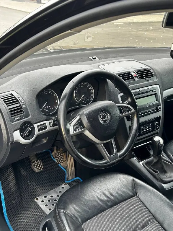 В продаже skoda octavia a5 рестайлинг:
- Цена 1025000+торг;
- Год 2012;
- Мотор 1,8;
- Мкпп;
- Оригинальный пробег 222тыс. ;
- Осмотр г. Мариуполь;
- 5 Владельцев по птс, документы полный порядок, продажа от собственника.
— Передние + задние эсп;
— Abs, esp;
— Подогрев передних сидений;
— Многофункциональное рулевое колесо;
— Круиз контроль;
— Кожаный салон;
— Задние парктроники;
— Подогрев переднего и заднего стекла;
— Датчик дождя и света;
— Регулировка руля по высоте;
— Климат контроль 2-ух зонный;
— Подушки безопасности;
— Заводская сигнализация;
— 8 Динамиков;
— Aux, usb.
Автомобиль на летней резине nokian 205/60/16, в подарок зимняя резина отъездила 1 сезон, yokohama 205/55/16.
По кузову есть вторичные окрасы, также по отчету есть дтп, не критично, безопасность вся на месте, стекла в круг родные кроме лобового (было заменено в связи с наличием следов эксплуатации), страдало лишь навесное, геометрия ровная, все зазоры на местах. Собственник!
📞 +79497427681 Данил - фотография - 8