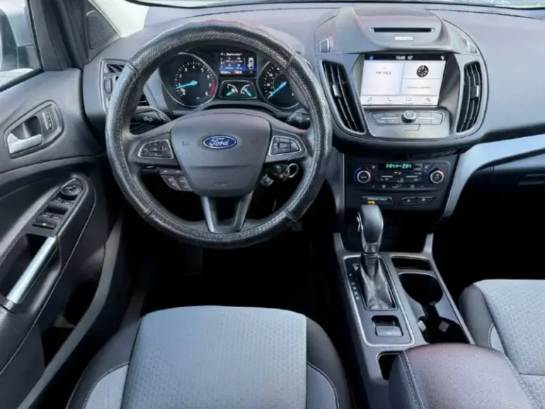 Ford escape, 2017, 1.5 (179 л. С. ) автомат. 137000км. Отличный автомобиль на обычном автомате, не робот. Хорошая комплектация, климат контроль 2-х зонный, электрорегулировка и подогрев передних сидений,   датчик дождя,   датчик света,   люк + панорамная крыша, мультимедийная система с камерой заднего вида. Возможен оформление в кредит. Возможен обмен. Более детально по телефону.
Цена - 1.630.000 р.
+79493250509 - фотография - 7