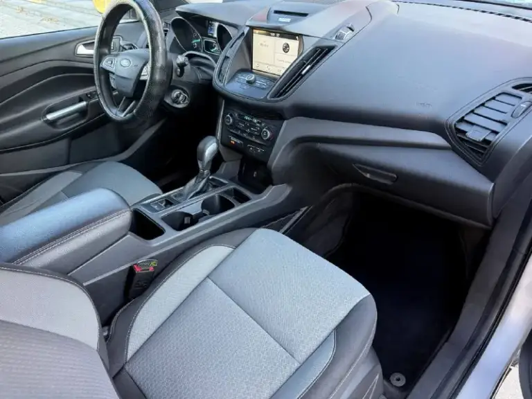 Ford escape, 2017, 1.5 (179 л. С. ) автомат. 137000км. Отличный автомобиль на обычном автомате, не робот. Хорошая комплектация, климат контроль 2-х зонный, электрорегулировка и подогрев передних сидений,   датчик дождя,   датчик света,   люк + панорамная крыша, мультимедийная система с камерой заднего вида. Возможен оформление в кредит. Возможен обмен. Более детально по телефону.
Цена - 1.630.000 р.
+79493250509 - фотография - 8