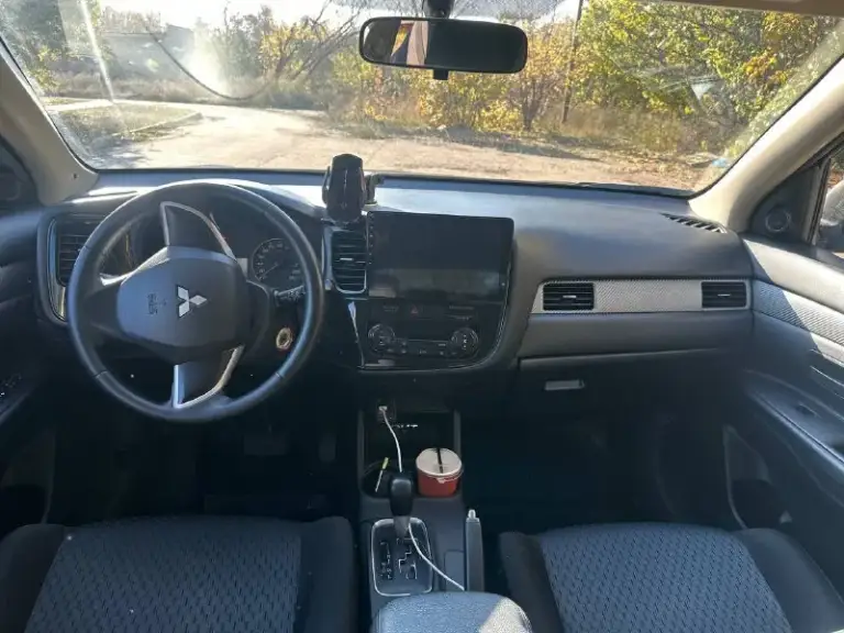 Продам авто mitsubishi outlander
Мотор 2.0
Пробег 173000км
Коробка акпп
Цена: 1.260.000₽
Год выпуска: 2013
Город: донецк
Автомобиль в отличном состояние, полностью обслужен и не требует никаких вложений, японской сборки.
Комплектация: установлен монитор, камера заднего вида, климат контроль
Собственник, оформлена на меня!
По всем вопросам звонить по телефону.
+7 (949) 3471173 - фотография - 9