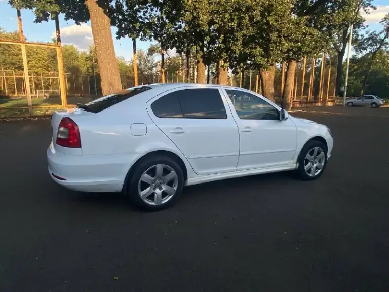 Продаётся skoda octavia a5 fl2 (2011 г. , 1.8 dsg-7) в отличном состоянии!
Машина ухоженная, вложений не требует — сел и поехал.
Комфортный и надежный автомобиль с богатой комплектацией: круиз-контроль, двухзонный климат, датчики света и дождя, подогрев всех сидений, парктроники, заводская мультимедиа с bluetooth и aux.
Стильный внешний вид дополняют 17" оригинальные диски audi.
Все документы в полном порядке.
💰 Цена: 750 000 руб.
📞 +7 949 315-27-97
📲 Tg: @partizan_613
📞 +7(949)3152797
📲 Tg: @partizan_613
📞 Звоните: +7(949)3152797 - фотография - 5